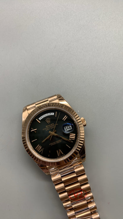 Rolex Day-Date 40 – Olive Green Dial VSF SUPER CLONE – 228235 – Fluted Bezel – President Bracelet